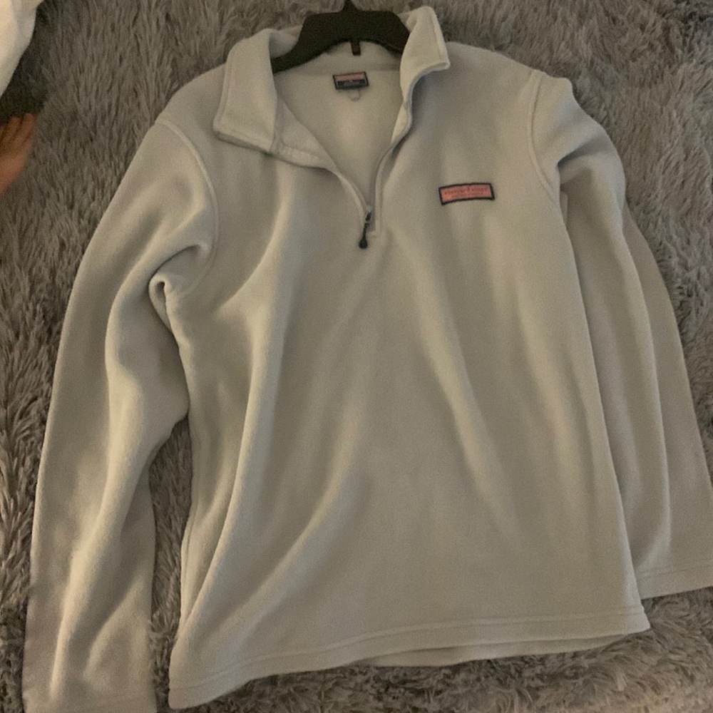 Vineyard vines pull over